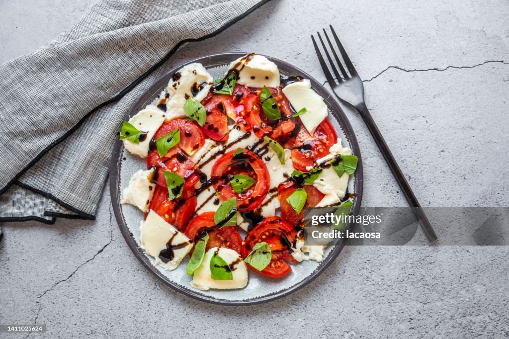 Tomato mozzarella salad