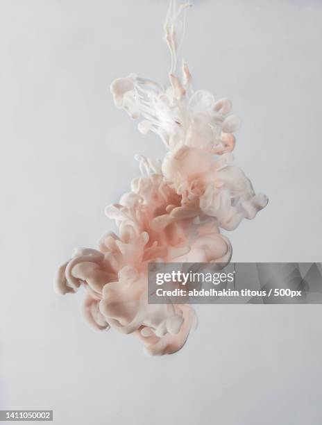 close-up of white smoke against white background,frankfurt,germany - colored smoke stock-fotos und bilder