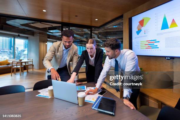business people working on a laptop computer in a modern office. - risico stockfoto's en -beelden