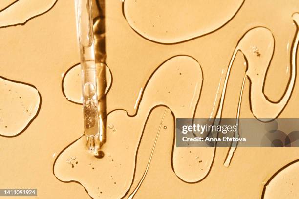 pipette with liquid gel or serum - vitamine c stockfoto's en -beelden