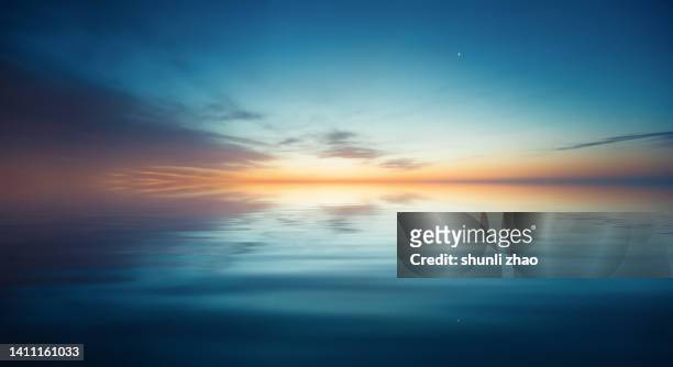 sky reflecting in sea - horizon over water 個照片及圖片檔