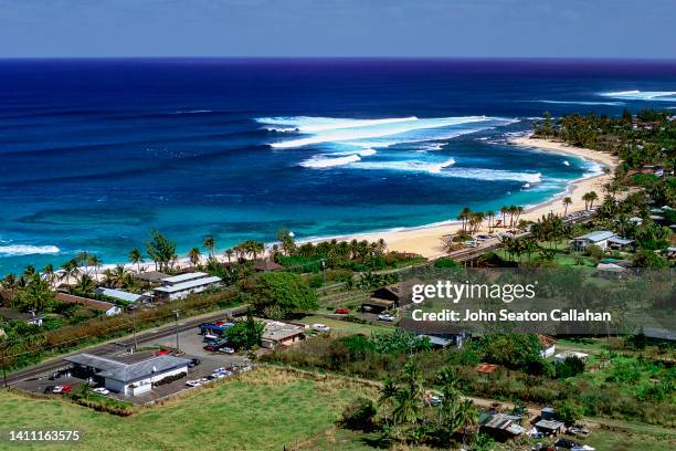 usa, hawaii, winter surfing at sunset beach - haleiwa 個照片及圖片檔