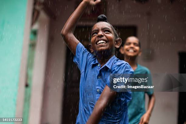 sikh boy dancing under the rain - punjabi girls images 個照片及圖片檔