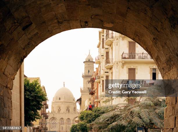city of cairo seen through an archway - egypt mosque stock pictures, royalty-free photos & images
