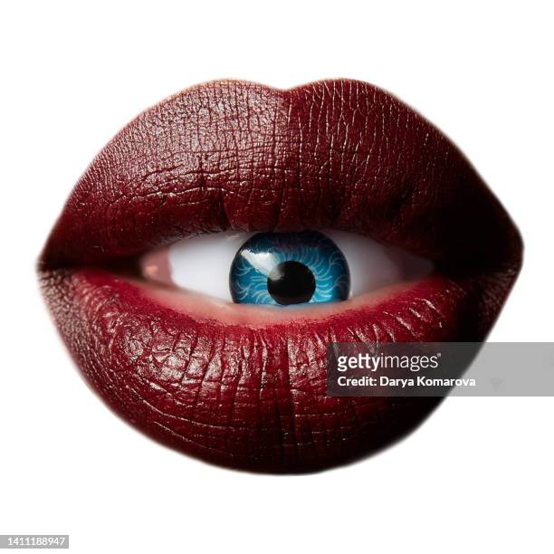 a blue eye in the lips instead of the model's head, the concept of lip augmentation, too much love for beauty manipulation. a woman with a beautiful figure in a blue dress and with a round red bag. - plastic surgery stockfoto's en -beelden