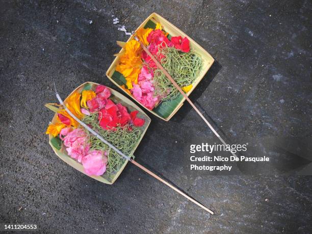 close-up of balinese canang baskets offering - religious offering stock pictures, royalty-free photos & images