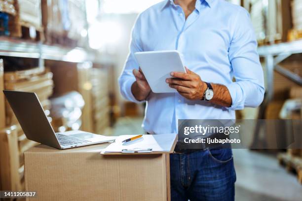 seguimiento del pedido hasta su destino - calidad fotografías e imágenes de stock