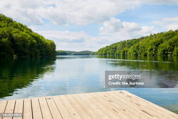 jetty at an idyllic lake in summer - lake shore stock pictures, royalty-free photos & images