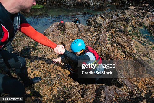 Supporting Each Other while Exploring Caves Supporting Each Other while Exploring Caves