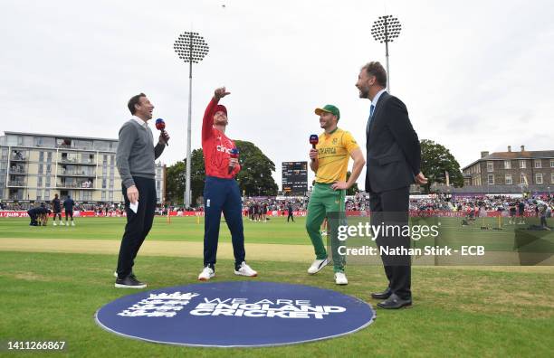 England captain Jos Butler tosses the coin alongside South Africa captain David Miller ahead of the 1st Vitality IT20 match between England and South...