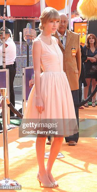 Singer/actress Taylor Swift attends the premiere of Dr. Seuss' 'The Lorax' at Universal Studios Hollywood on February 19, 2012 in Universal City,...