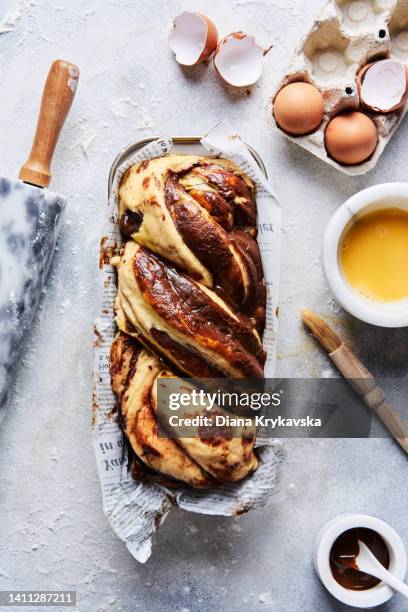 babka cake dough with chocolate filling. - geflochtenes brot stock-fotos und bilder