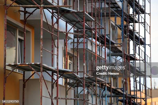 thermal insulation of a newly constructed building - scaffolding fotografías e imágenes de stock