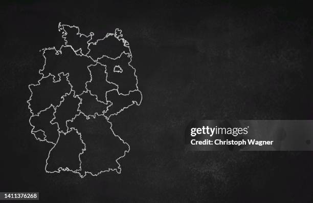 kreide tafel - deutschland - landkarte - cartography stock-fotos und bilder