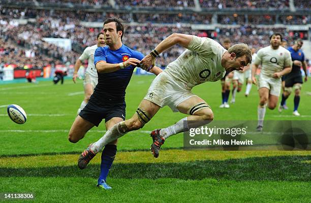 Tom Croft of England celebrates his try during the RBS 6 Nations match between France and England at Stade de France on March 11, 2012 in Paris,...