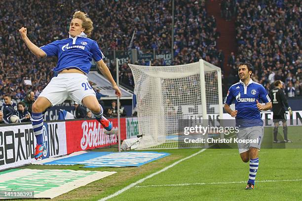 Teemu Pukki of Schalke celebrates the first goal during the Bundesliga match between FC Schalke 04 and Hamburger SV at Veltins Arena on March 11,...