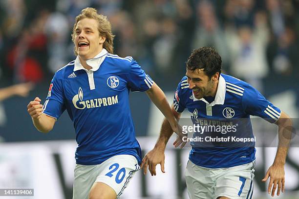 Teemu Pukki of Schalke celebrates the first goal with Raul Gonzalez during the Bundesliga match between FC Schalke 04 and Hamburger SV at Veltins...
