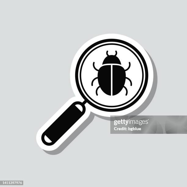 magnifying glass with bug. icon sticker on gray background - computer bug 幅插畫檔、美工圖案、卡通及圖標