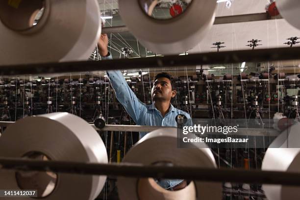 mid adult man working in a textile factory - homens de idade mediana - fotografias e filmes do acervo