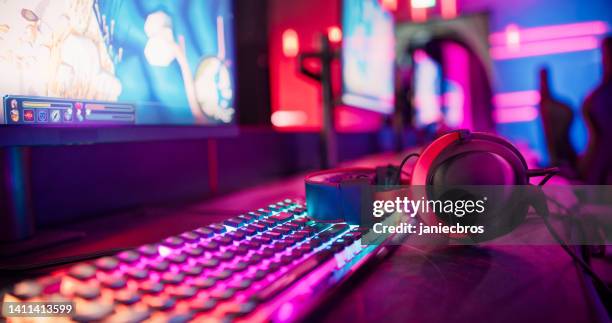 pro gamer team computer setup at video game esport championship with neon keyboard. video game on monitor screen - console stockfoto's en -beelden