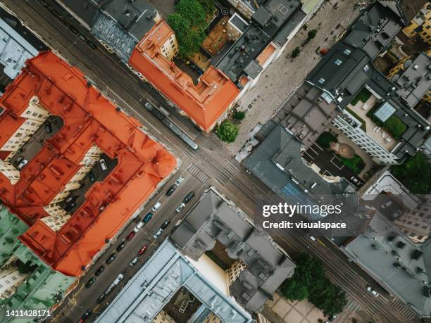 morning top down drone shot of helsinki transportation - de natuurlijke wereld stockfoto's en -beelden