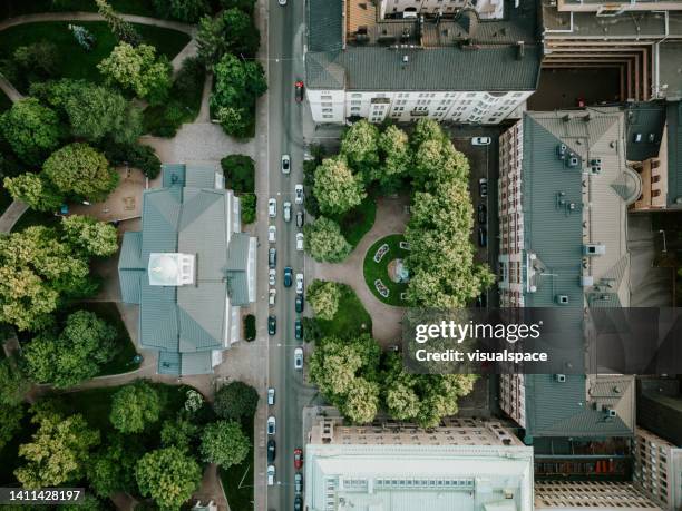 top down drone shot of a park in punavouri helsinki - finland stockfoto's en -beelden