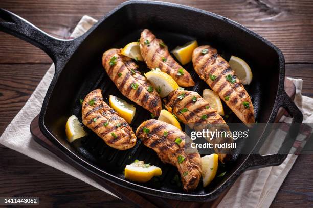 chicken tenders - seared stockfoto's en -beelden