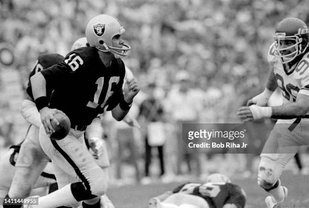 Raiders QB Jim Plunkett scrambles to avoid New York Jets Mark Gastineau during AFC Playoff game, January 15, 1983 in Los Angeles, California.