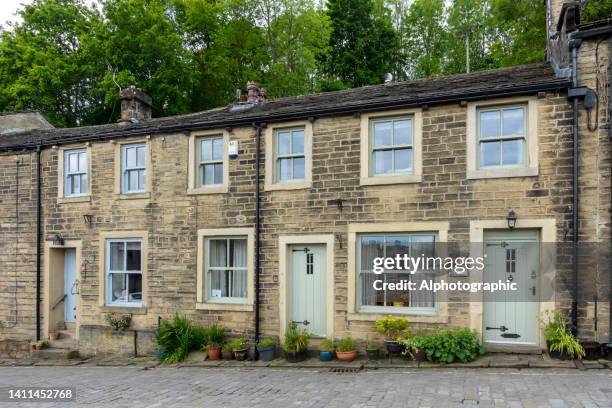 haworth high street - yorkshire imagens e fotografias de stock