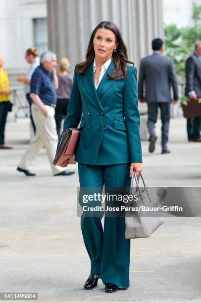 Bridget Moynahan standing tall - The Boston Globe