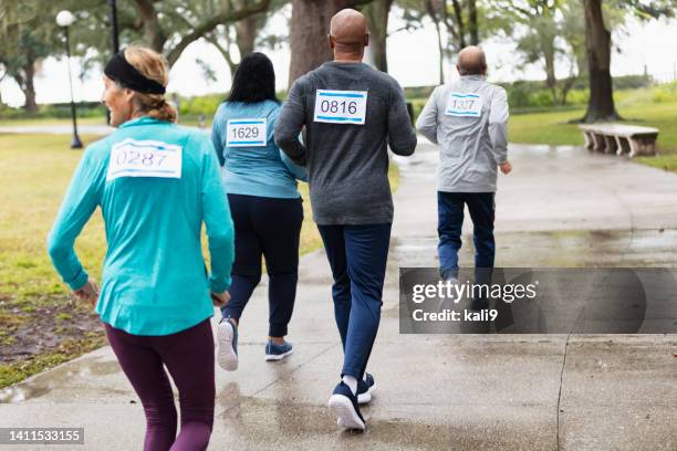 rear view of group of runners in race - marathon florida stockfoto's en -beelden