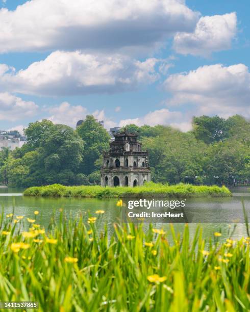 hoan kiem lake - hoan kiem lake photos et images de collection