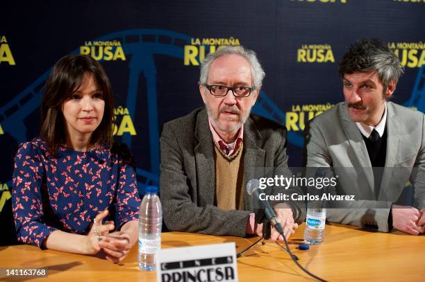Actress Veronica Sanchez, director Emilio Martinez Lazaro and actor Ernesto Alterio attend "La Montana Rusa" press conference at Princesa cinema on...