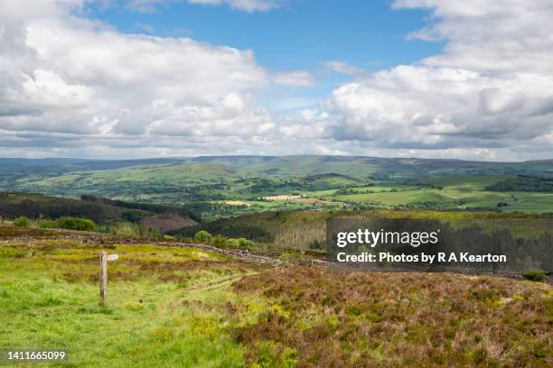 footpath above the goyt valley, peak district, england - footpath sign stock pictures, royalty-free photos & images