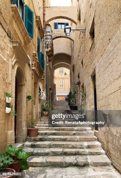 empty narrow city street, valletta, malta - valletta stock pictures, royalty-free photos & images