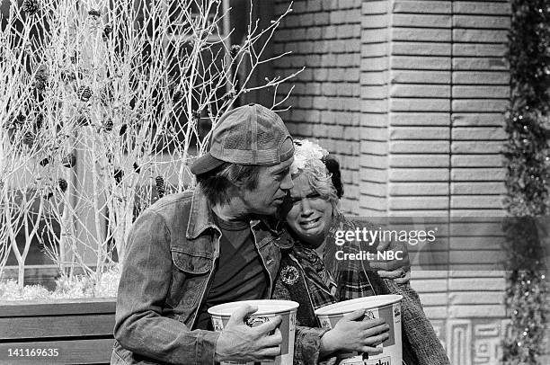 Episode 5 -- Pictured: David Carradine as Guy, Denny Dillon as Woman during the 'KFC Lovers' skit on December 20, 1980 -- Photo by: Alan...
