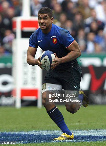 Wesley Fofana of France breaks during the RBS 6 Nations match between France and England at Stade de France on March 11, 2012 in Paris, France.