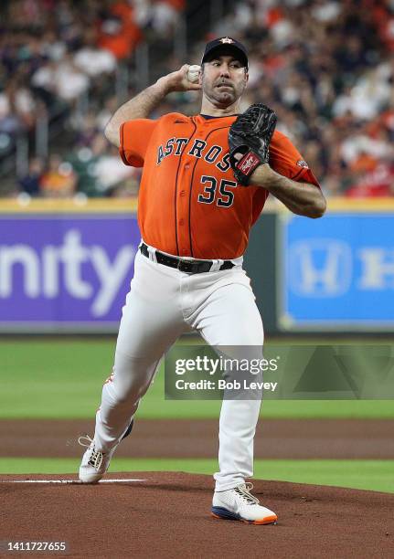 Justin Verlander of the Houston Astros pitches in the first inning against the Seattle Mariners at Minute Maid Park on July 29, 2022 in Houston,...