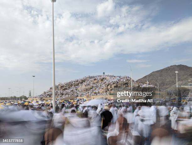 people standing on mount arafat during the day of  arafah during hajj | holy mosque of al haram while pilgrims doing tawaaf  of kaba for hajj and umrah | motion of people wearing ihram for haj and umra, mecca, saudi arabia | jabal rahmah - kaaba ストックフォトと画像