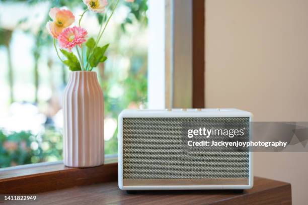 am fm radio with cassette recorder - home audio stock pictures, royalty-free photos & images