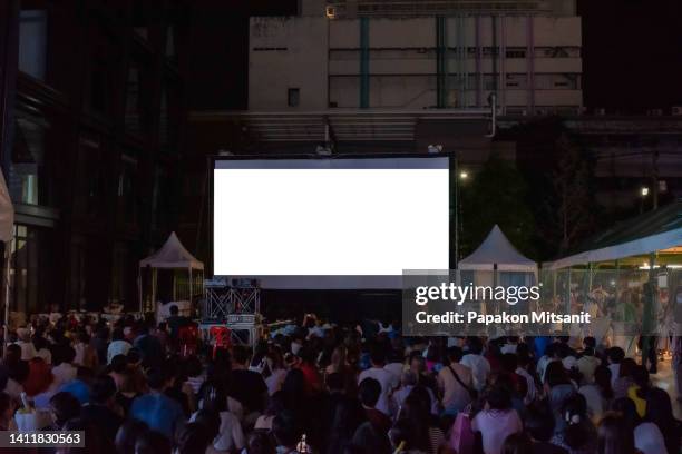 "bangkok klang phang" festival, free movie screening free of charge received good feedback after starting to show for a while. - open air kino stock-fotos und bilder