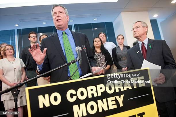 Bill DeBlasio, New York public advocate and New York City Pension Fund trustee, speaks at a press conference Bob Edgar, president of Common Cause, to...