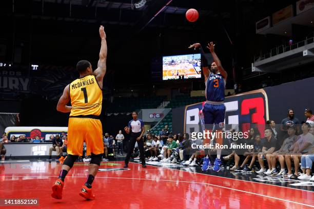 Derrick Byars of 3's Company shoots against KJ McDaniels of the Killer 3's during BIG3 Week Seven at Comerica Center on July 30, 2022 in Frisco,...