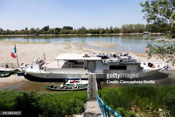 Ficarolo, ITALY A view shows a boat moored on dry waters on the Po river in the province of Rovigo on July 30, 2022 in Ficarolo, Italy.