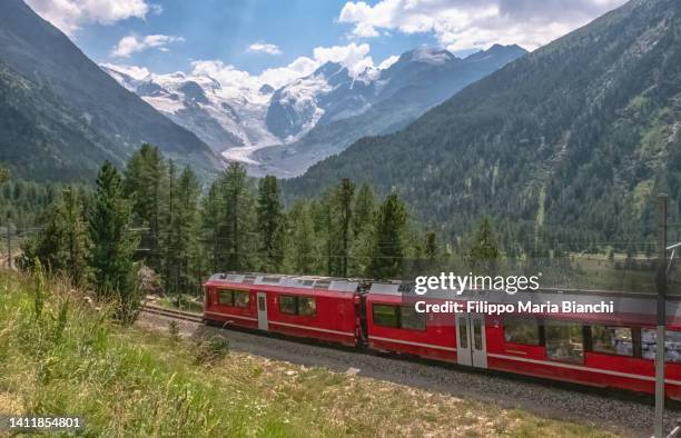 ghiacciaio e treno del bernina - piz bernina stock pictures, royalty-free photos & images