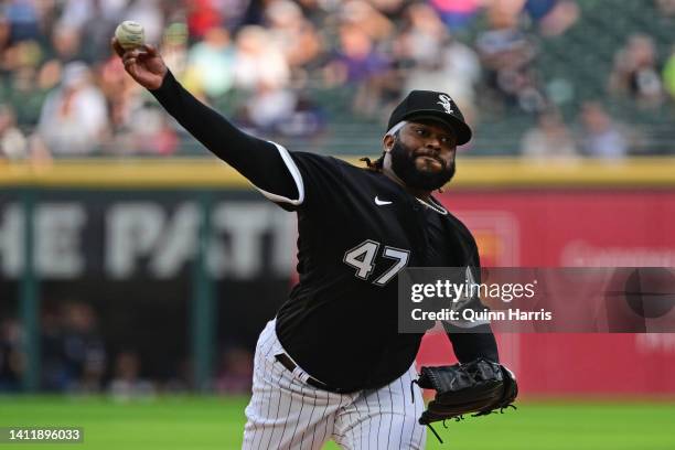 Starting pitcher Johnny Cueto of the Chicago White Sox delivers the baseball in the first inning against the Oakland Athletics at Guaranteed Rate...