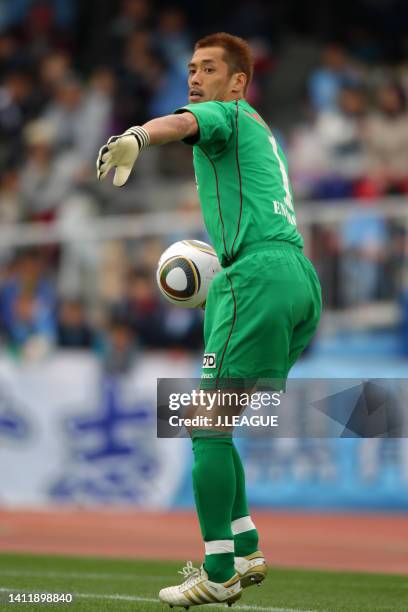 Tatsuya Enomoto of Vissel Kobe in action during the J.League J1 match between Kawasaki Frontale and Vissel Kobe at Todoroki Stadium on April 24, 2010...