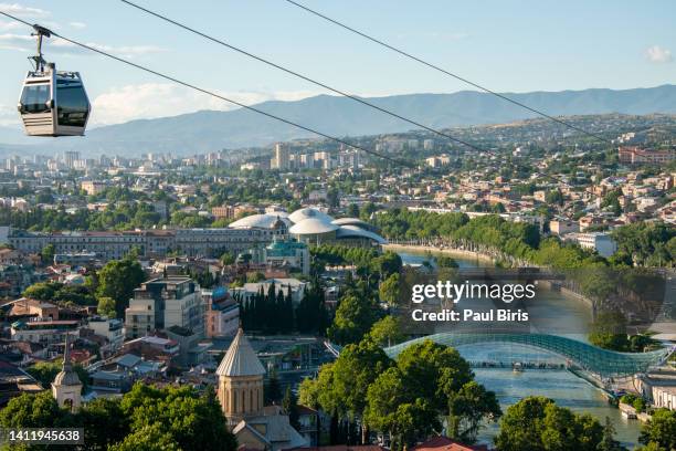 panorama view of tbilisi, capital of georgia country. view from narikala fortress. cable road above tiled roofs. - montagnes du caucase photos et images de collection