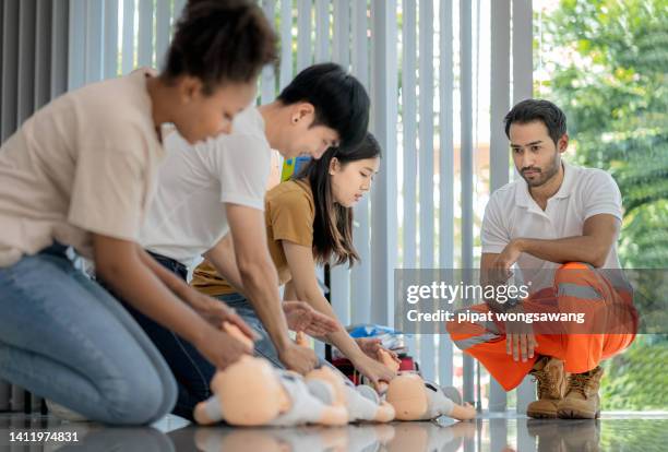 first aid training for pediatric patients, in a classroom where medical students are practicing with a dummy.medical concepts, saving lives of victims - erste hilfe kurs stock-fotos und bilder