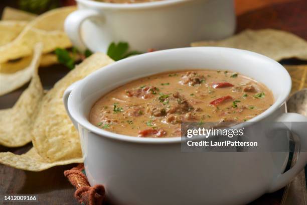 cheesy beef taco suppe - ground beef stew stock-fotos und bilder